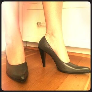 Classic Miu Miu grey heels!